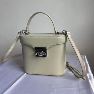 Bucket back from A.CLOUD